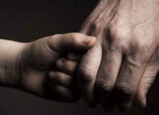 Έχει η αγάπη, το χάδι, το φιλί, η αγκαλιά, η ανιδιοτέλεια, η προσφορά, ηλικία;