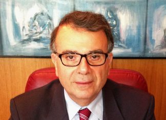 Μία γυναίκα γυρεύει τον εαυτό της