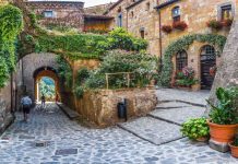Είναι το ιταλικό μοντέλο “albergo diffuso” η νέα τάση στη διαμονή; Ιδανικό ξενοδοχείο εν μέσω κορονοϊού σε μαγευτικές τοποθεσίες!
