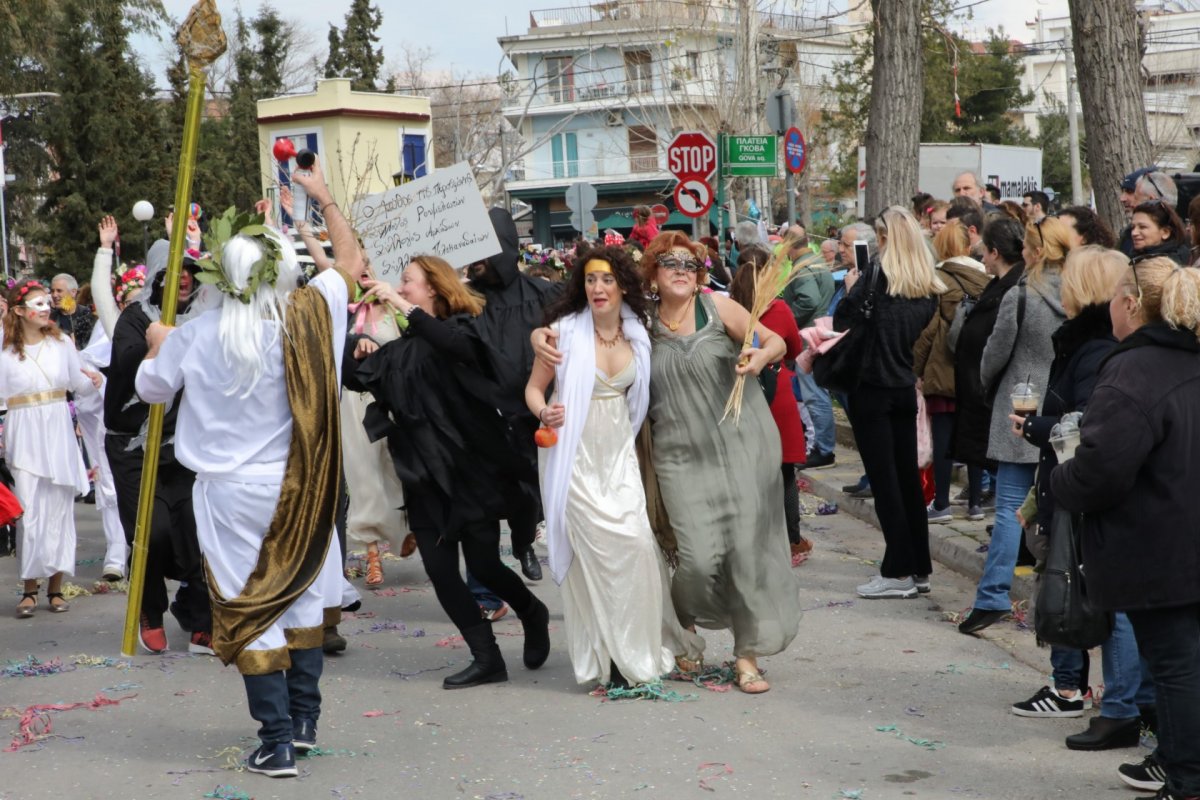 Κέφι, γέλια και χορός στο 2ο Ηρακλειώτικο Καρναβάλι