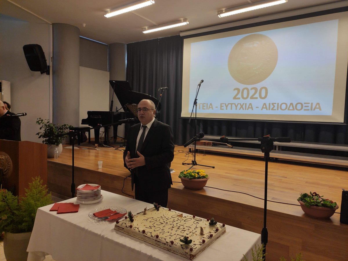 Το 2020 να βρίσκει το Ηράκλειο να γίνεται κάθε μέρα καλύτερο – Ευχές από τον Δήμαρχο και όλους σχεδόν τους επικεφαλείς των δημοτικών παρατάξεων για υγεία και ευτυχία στην κοπή της πίτας του Δήμου Ηρακλείου Αττικής