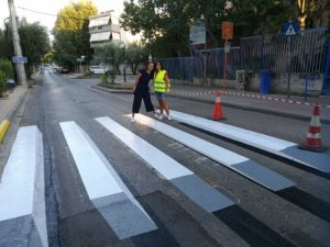 Με πρωτοβουλία του Αντιδημάρχου Λυκόβρυσης-Πεύκης κ. Π.Ιωάννου, η τρισδιάστατη διάβαση πεζών εξωτερικά του 1ου Δημοτικού Σχολείου Λυκόβρυσης-Πεύκης είναι πραγματικότητα !