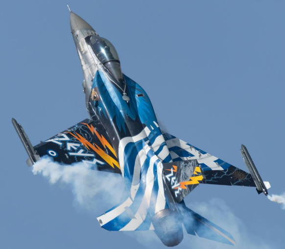 Το συγκινητικό μήνυμα του πιλότου F16: «Ψηλά τα βλέμματα και οι καρδιές, αγρυπνούν τα ελληνικά φτερά» (video)