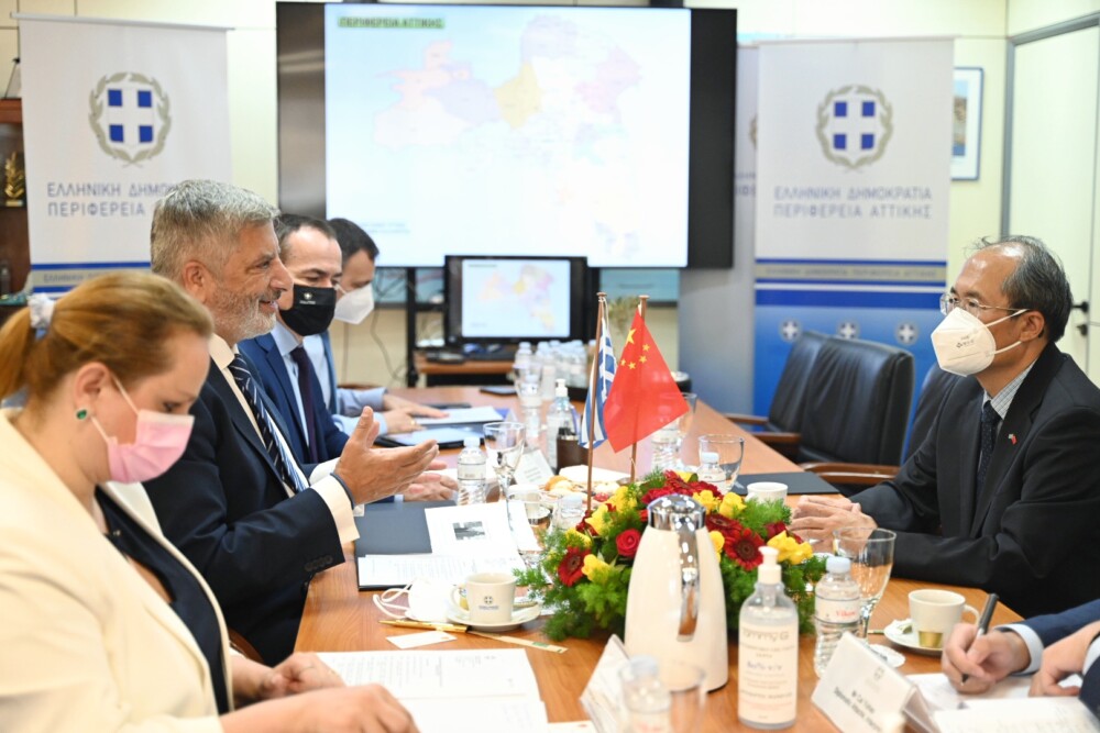 Σε θερμό κλίμα η συνάντηση του Περιφερειάρχη Αττικής Γ. Πατούλη με το νέο Πρέσβη της Κίνας στην Ελλάδα Σιάο Τζουντσένγκ 9 DSC_7382_1-1000x667