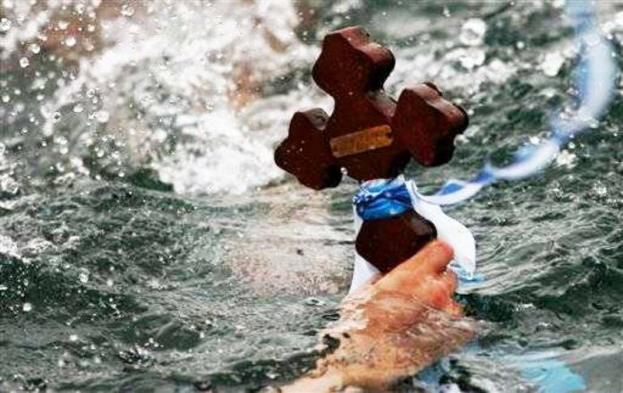 Θεοφάνεια: Από τις αρχαιότερες γιορτές της Ορθοδοξίας – Γιατί ρίχνουμε τον σταυρό στη θάλασσα