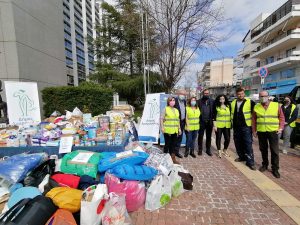 Mε πολύ μεγάλη συμμετοχή των πολιτών συλλόγων, φορέων και εταιριών που εδρεύουν στο Δήμο Αμαρουσίου πραγματοποιήθηκε η δράση συγκέντρωση βοήθειας για τον πληττόμενο λαό της Ουκρανίας