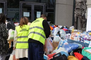 Mε πολύ μεγάλη συμμετοχή των πολιτών συλλόγων, φορέων και εταιριών που εδρεύουν στο Δήμο Αμαρουσίου πραγματοποιήθηκε η δράση συγκέντρωση βοήθειας για τον πληττόμενο λαό της Ουκρανίας