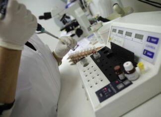 Πομπέο: Υπάρχουν αποδείξεις ότι ο κορωνοϊός προέρχεται από εργαστήριο της Γουχάν