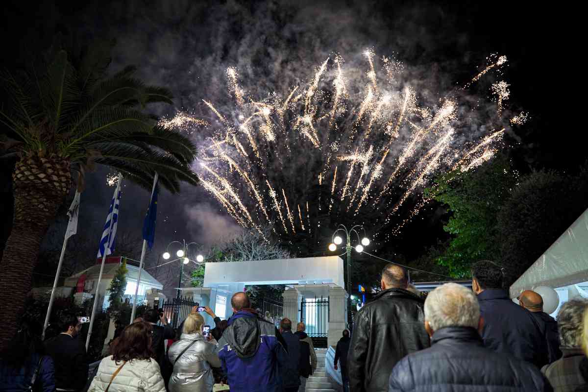 ΛΑΜΠΕΡΑ ΕΓΚΑΙΝΙΑ ΤΗΣ ΑΝΘΟΚΟΜΙΚΗΣ ΕΚΘΕΣΗΣ ΚΗΦΙΣΙΑΣ