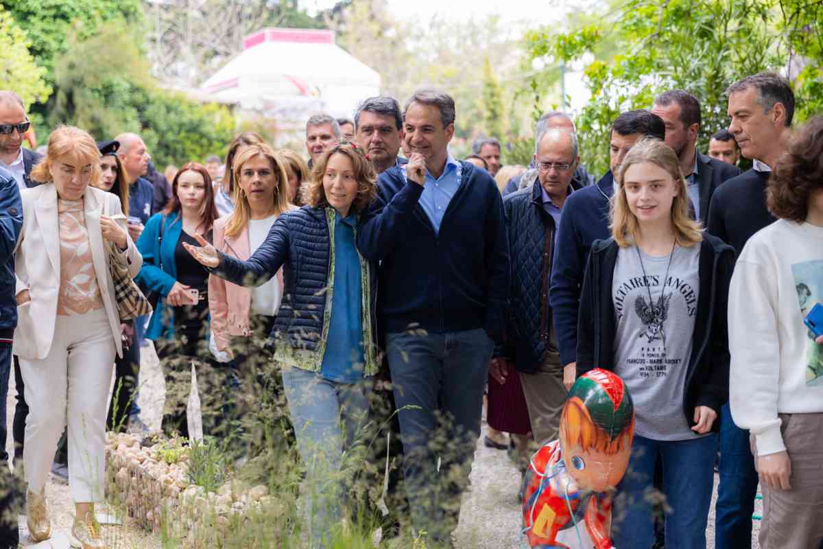 ΠΡΩΤΟΜΑΓΙΑ ΣΤΗΝ ΑΝΘΟΚΟΜΙΚΗ ΚΗΦΙΣΙΑΣ ΓΙΑ ΤΟΝ ΠΡΩΘΥΠΟΥΡΓΟ