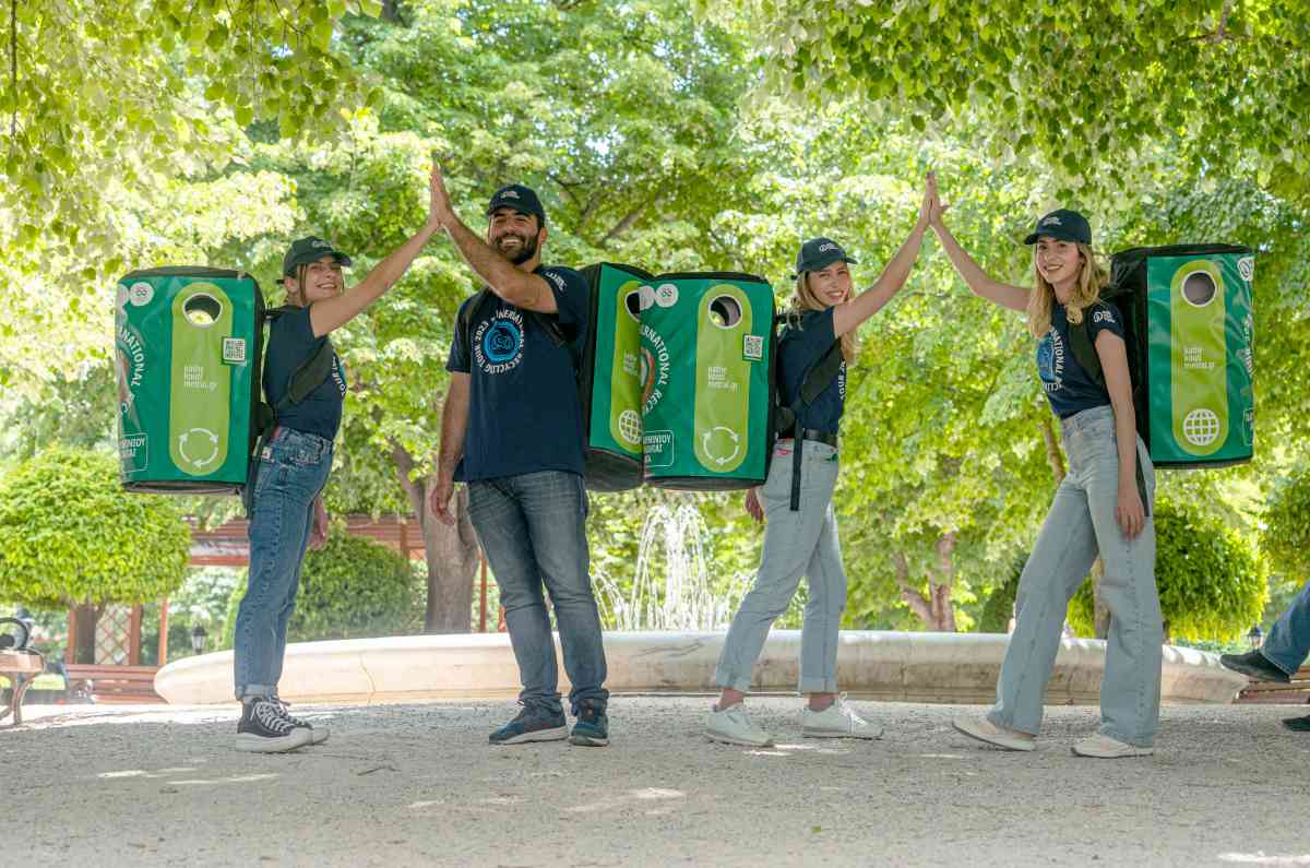 ΈΝΑ ΠΟΛΥΧΡΩΜΟ ΕΡΓΟ - ΜΗΝΥΜΑ ΓΙΑ ΤΗΝ ΑΝΑΚΥΚΛΩΣΗ