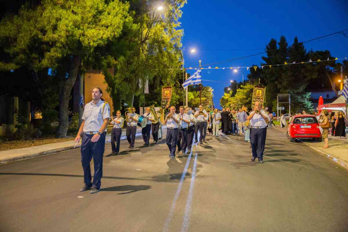 ΛΑΜΠΡΗ ΛΙΤΑΝΕΙΑ ΤΗΣ ΑΓΙΑΣ ΜΑΡΙΝΑΣ ΣΤΗΝ ΕΚΑΛΗ