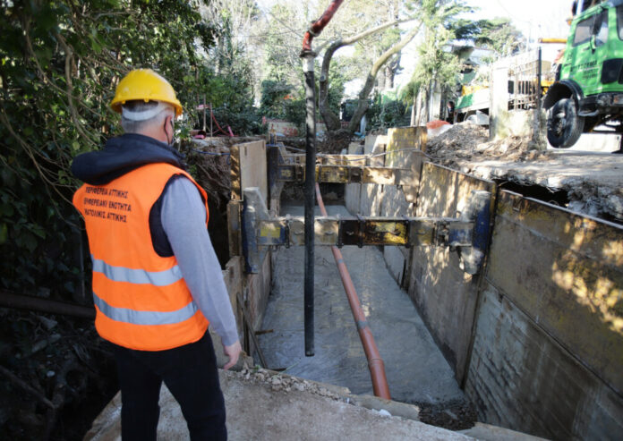 Η Περιφέρεια Αττικής στο πλαίσιο των αρμοδιοτήτων της για τον καθαρισμό ρεμάτων είναι σε καθημερινή εγρήγορση 365 μέρες το χρόνο, 24 ώρες το 24ωρο