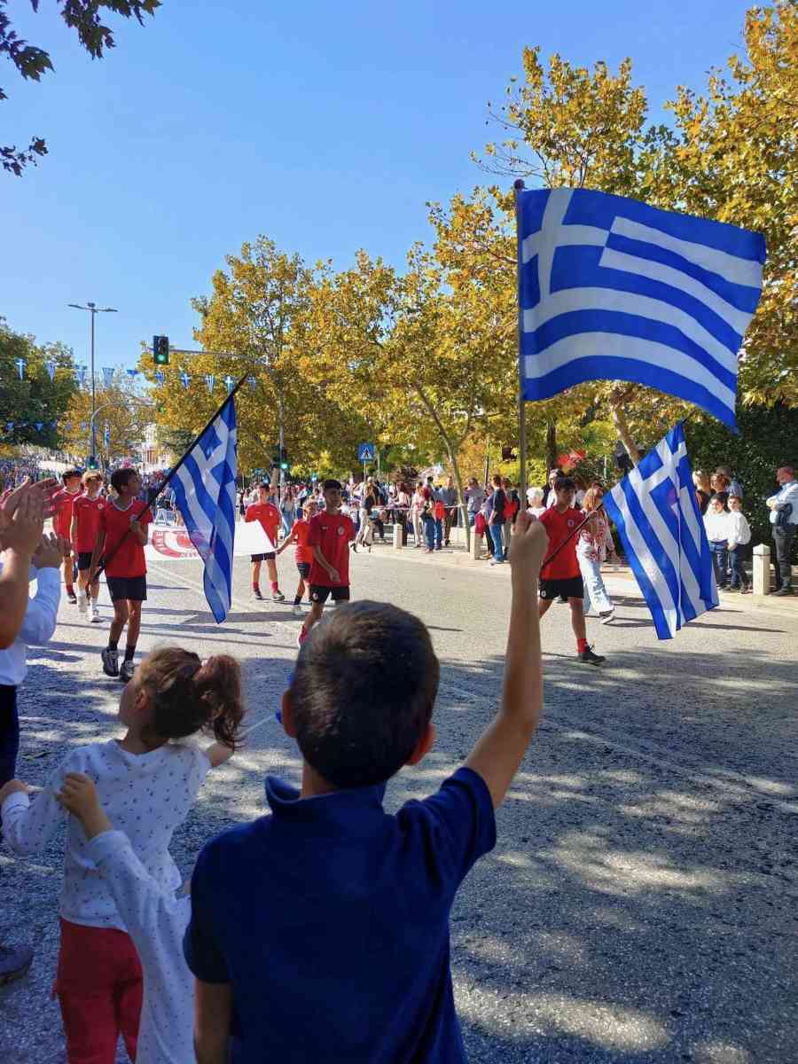 ΜΕ ΛΑΜΠΡΟΤΗΤΑ Η ΠΑΡΕΛΑΣΗ ΤΗΣ 28ης ΟΚΤΩΒΡΙΟΥ ΣΤΟΝ ΔΗΜΟ ΚΗΦΙΣΙΑΣ