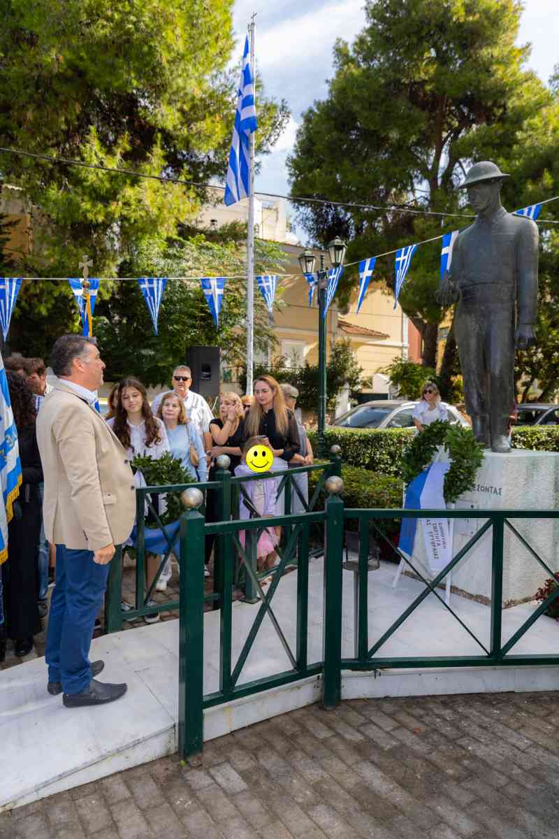 ΦΟΡΟΣ ΤΙΜΗΣ ΣΤΟΥΣ ΗΡΩΕΣ ΤΟΥ '40 ΣΤΗ ΝΕΑ ΕΡΥΘΡΑΙΑ