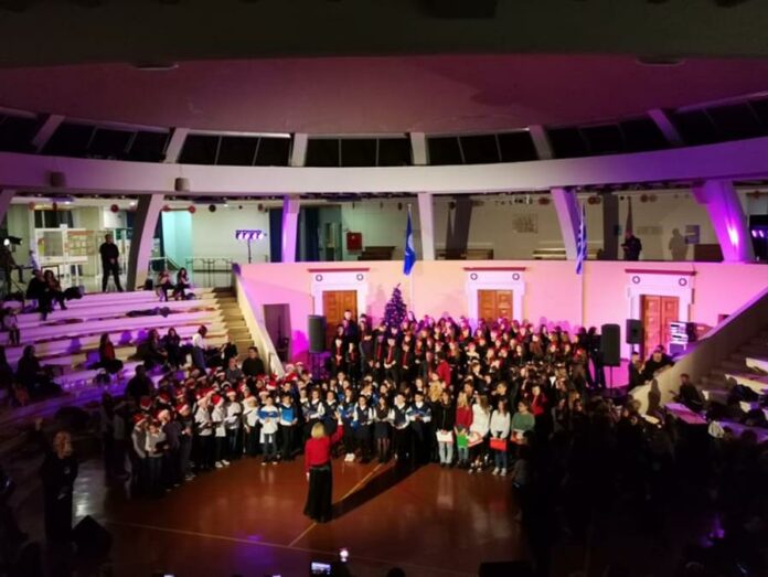 Με επιτυχία πραγματοποιήθηκε το Χριστουγεννιάτικο Φεστιβάλ Χορωδιών Δήμου Διονύσου στο Αρσάκειο