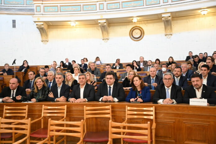 Εξελέγη το νέο Προεδρείο του Περιφερειακού Συμβουλίου Αττικής – Πρόεδρος ο Βασίλειος Καπερνάρος