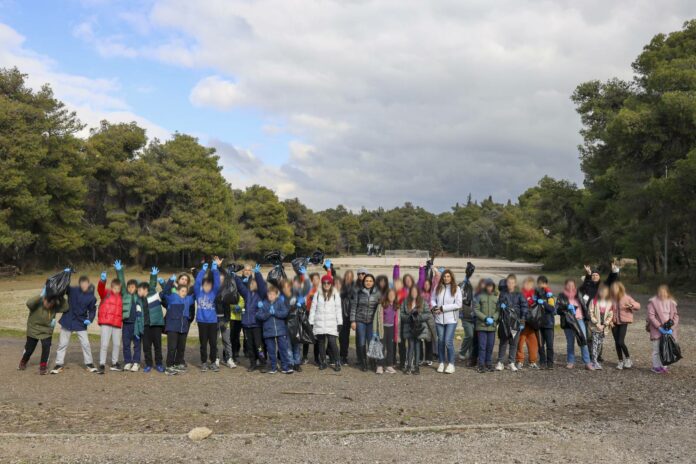 Περιβαλλοντική δράση καθαρισμού και ανακύκλωσης στο Δάσος Συγγρού από τους μαθητές της ΣΤ’ τάξης του 18ου Δημοτικού Σχολείου Αμαρουσίου με τη συνεργασία του Γραφείου Εθελοντισμού & Νέας Γενιάς