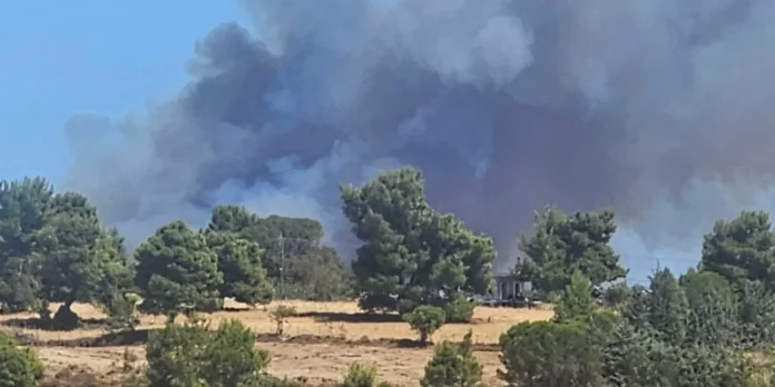 Μεταφορά καπνού και στάχτης εξαιτίας της φωτιάς στον Βαρνάβα