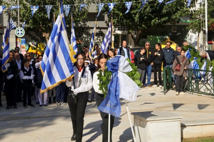 Τους Έλληνες του ηρωικού Έπους του 1940 τίμησαν η μαθητική κοινότητα και οι σύλλογοι και φορείς της πόλης του Αμαρουσίου