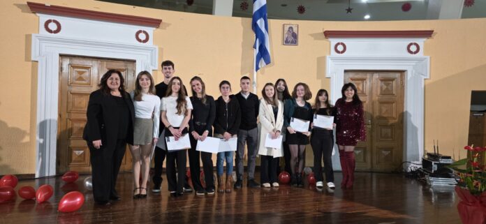 &Mu;&iota;&alpha; &epsilon;&kappa;&delta;ή&lambda;&omega;&sigma;&eta; &gamma;&nu;ώ&sigma;&eta;&sigmaf; &kappa;&alpha;&iota; &epsilon;&lambda;&pi;ί&delta;&alpha;&sigmaf; &gamma;&iota;&alpha; &tau;&alpha; &pi;&alpha;&iota;&delta;&iota;ά &tau;&omicron;&upsilon; &Delta;ή&mu;&omicron;&upsilon; &mu;&alpha;&sigmaf;