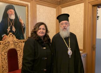 Η Δήμαρχος Διονύσου στην τελετή κοπής της πρωτοχρονιάτικης βασιλόπιτας της Ι.Μ. Κηφισίας, Αμαρουσίου, Ωρωπού & Μαραθώνος