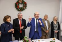 Με θερμές ευχές για το Νέο Έτος ο Δήμαρχος Αμαρουσίου Θεόδωρος Αμπατζόγλου έκοψε την βασιλόπιτα του Εξωραϊστικού – Εκπολιτιστικού Συλλόγου Ψαλιδίου